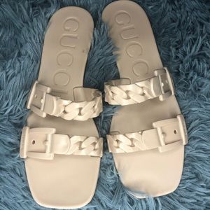Nude GG slides